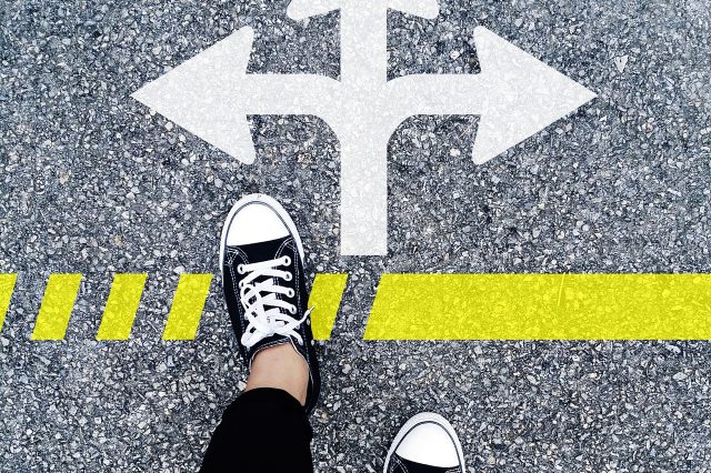 choose-the-right-direction-1536336_1280